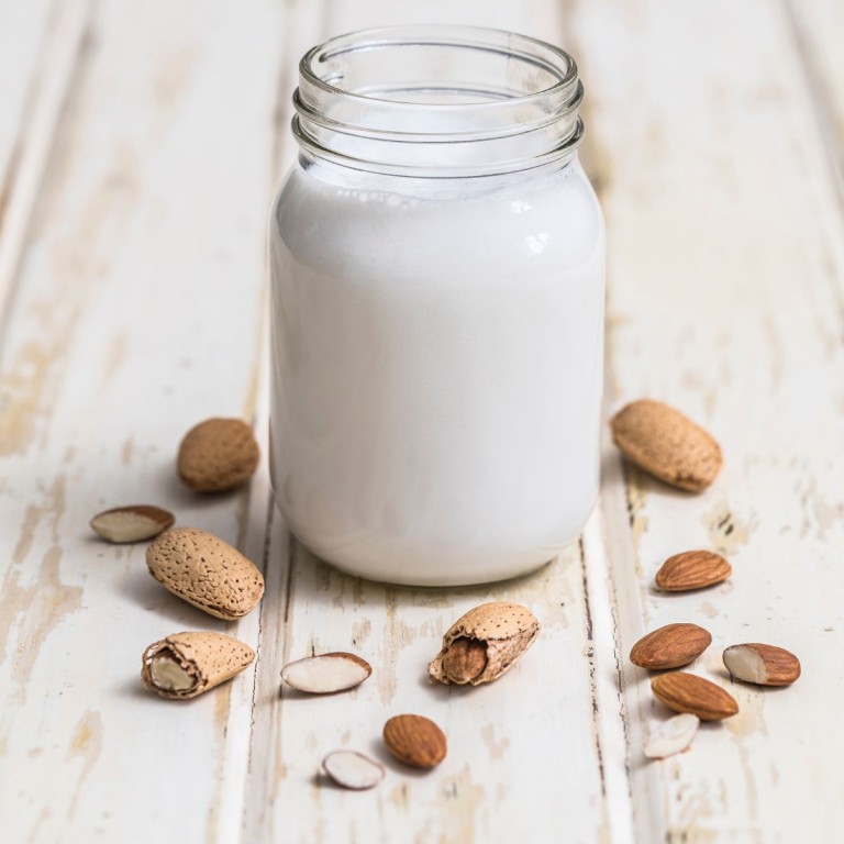 Pros and Cons of Almond Milk